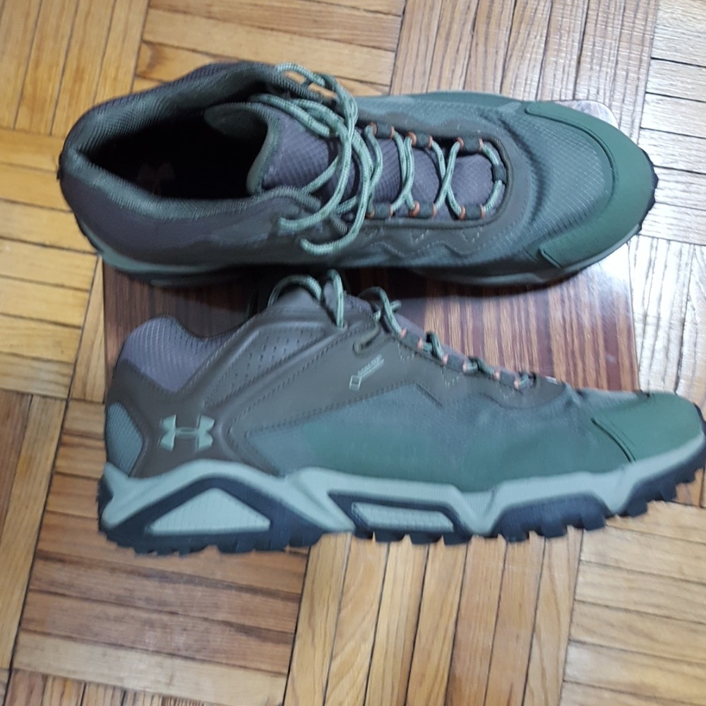 Under Armour green hiking boots size 11